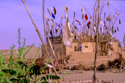 Tombeau de l'Imam Asim à côté de Khotan, au milieu des sables du Taklamakan.
