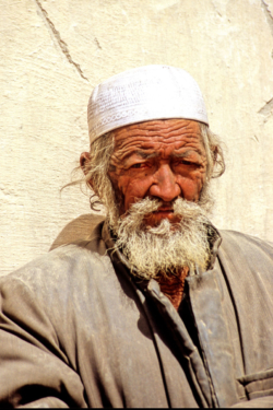 Vieil homme à Niya (Minfeng).