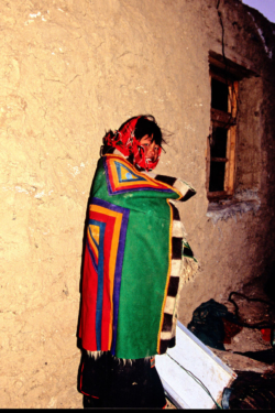 Maison tibétaine isolée de Sle Se Tso (5200 mètres), sur la piste du Keriya Shankou en plein Chang Thang. Le premier voisin est à plus de 100 kilomètres.