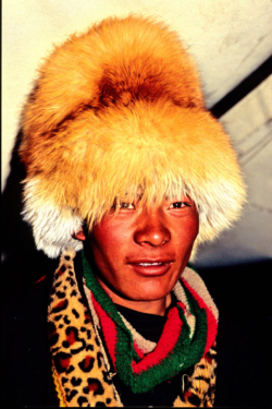 Portrait d'un chasseur tibétain à Sumxhi, dans le Chang Thang.
